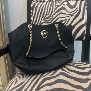 Micheal Kors Saffiano Leather Purse